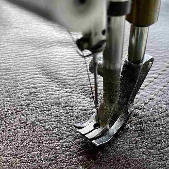 Detailansicht Doppelnaht in Leder - Nähmaschinenarbeit